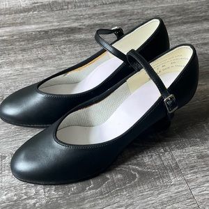 Size 7 M Leo’s Dance Heels